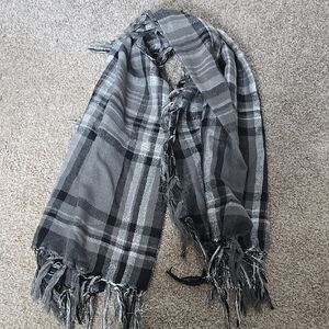 Gray Plaid Fringed Scarf